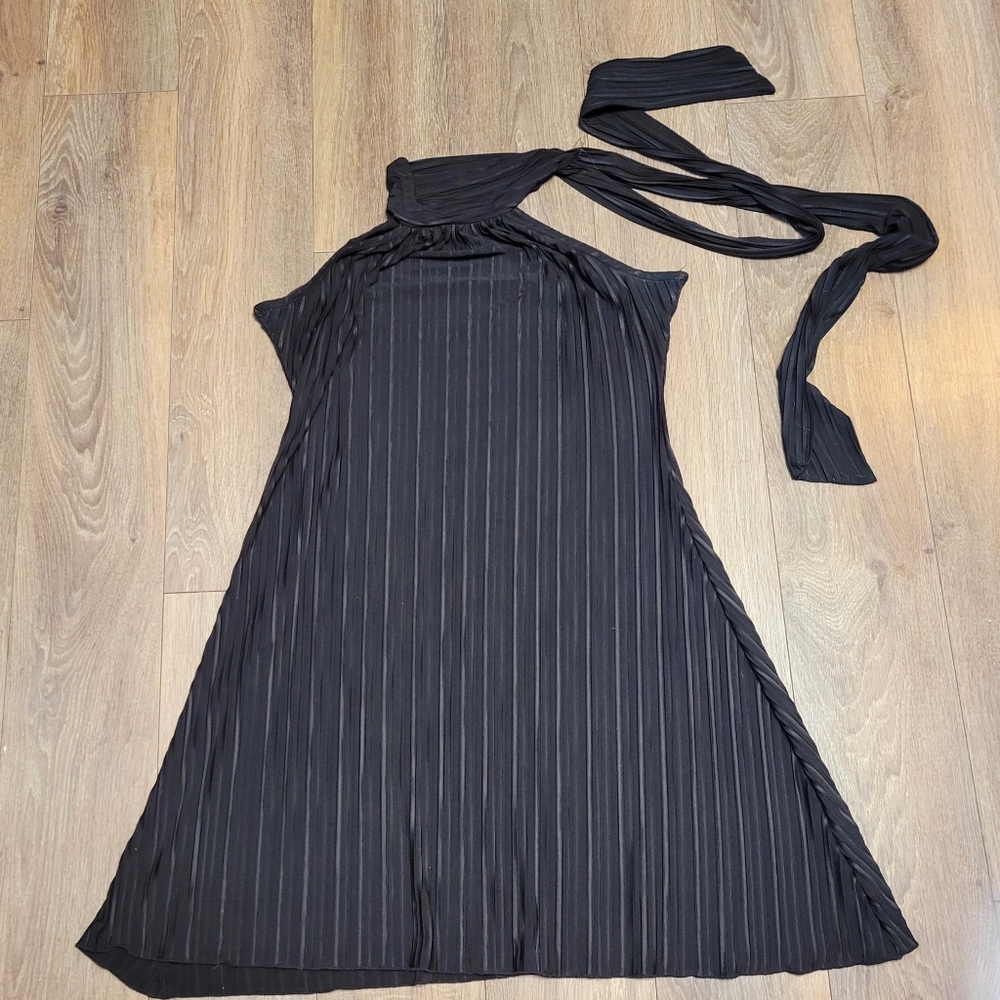 Sleevless pleated  dress